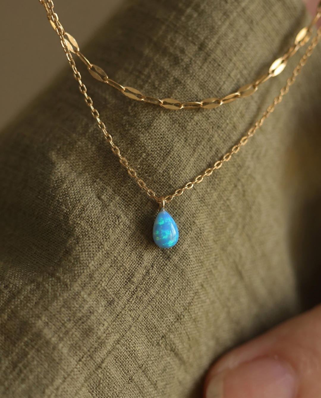 Modrý kvapkový náhrdelník