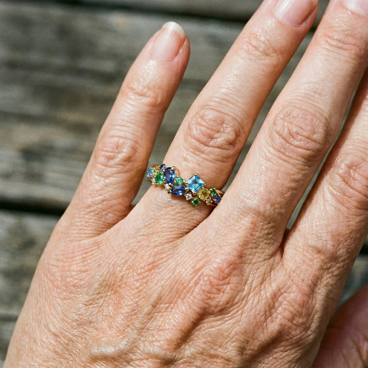 Vintage Viacfarebný Prsteň s Drahokamami a Zlato