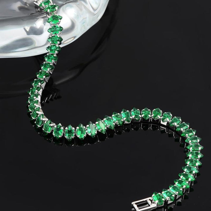 Náramok z Emeraldových Kameňov