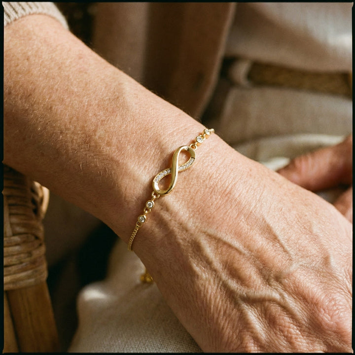 Nastaviteľný Infinity náramok zo striebra